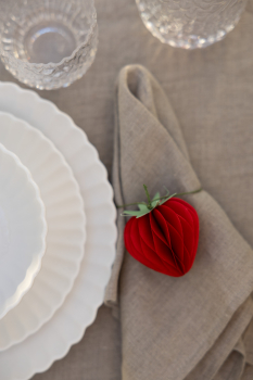 Erdbeere aus Papier von Storefactory